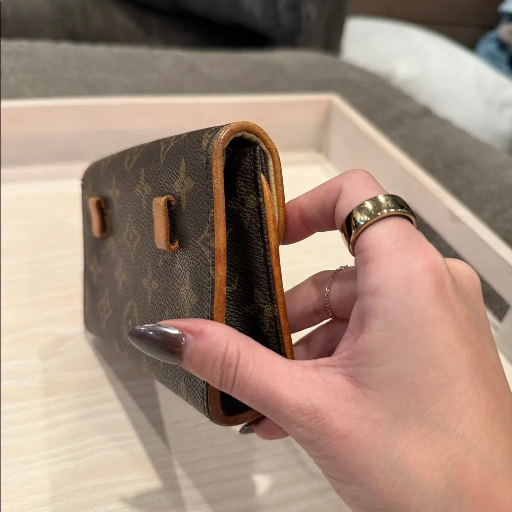 Louis Vuitton Florentine Belt Bag - Picture 8 of 12